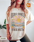 Here Comes Sun Comfort Colors Retro Desert Sunset Boho Western - T-Shirt, Sweatshirt, Hoodie