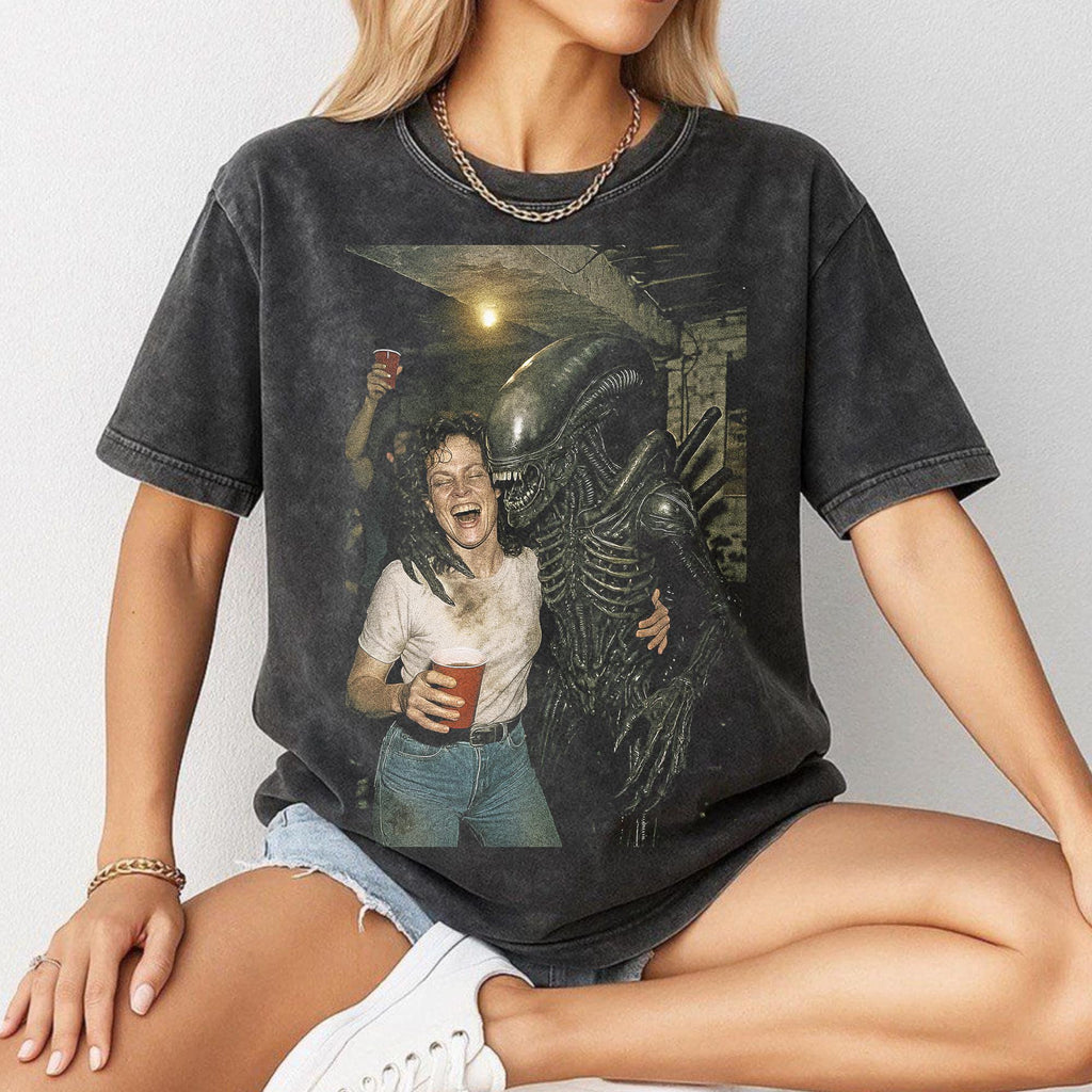 Comfort Colors Sigourney Weaver Xenomorph Alien Movie Party Dance Movie Meme Sci-Fi - T-Shirt, Sweatshirt, Hoodie
