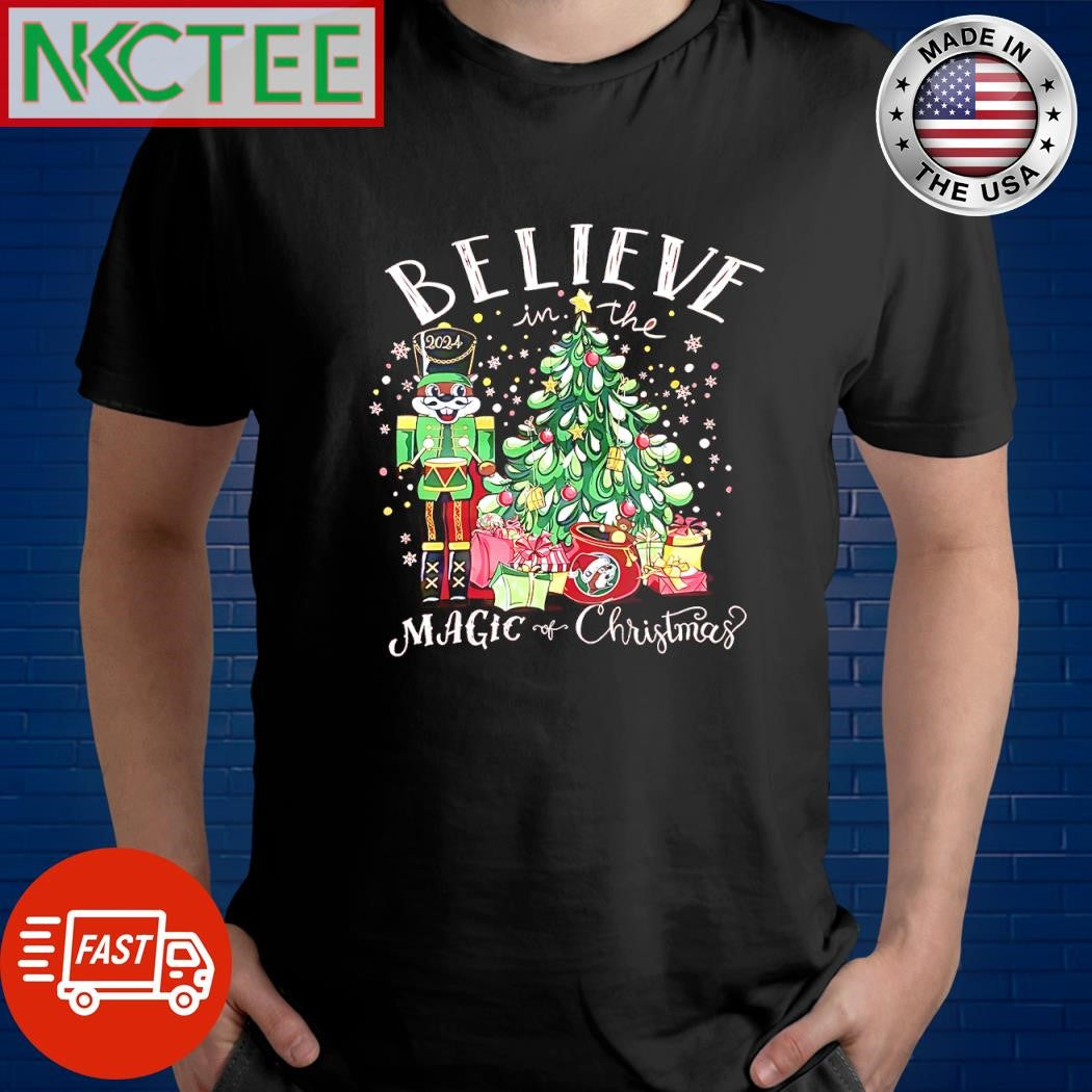 Awesome Believe in the magic of Buc-ee’s Christmas fox snax tree penut shirt Unisex T-shirt, Sweatshirt, Hoodie, Long Sleeve Tee - T-Shirt, Sweatshirt, Hoodie
