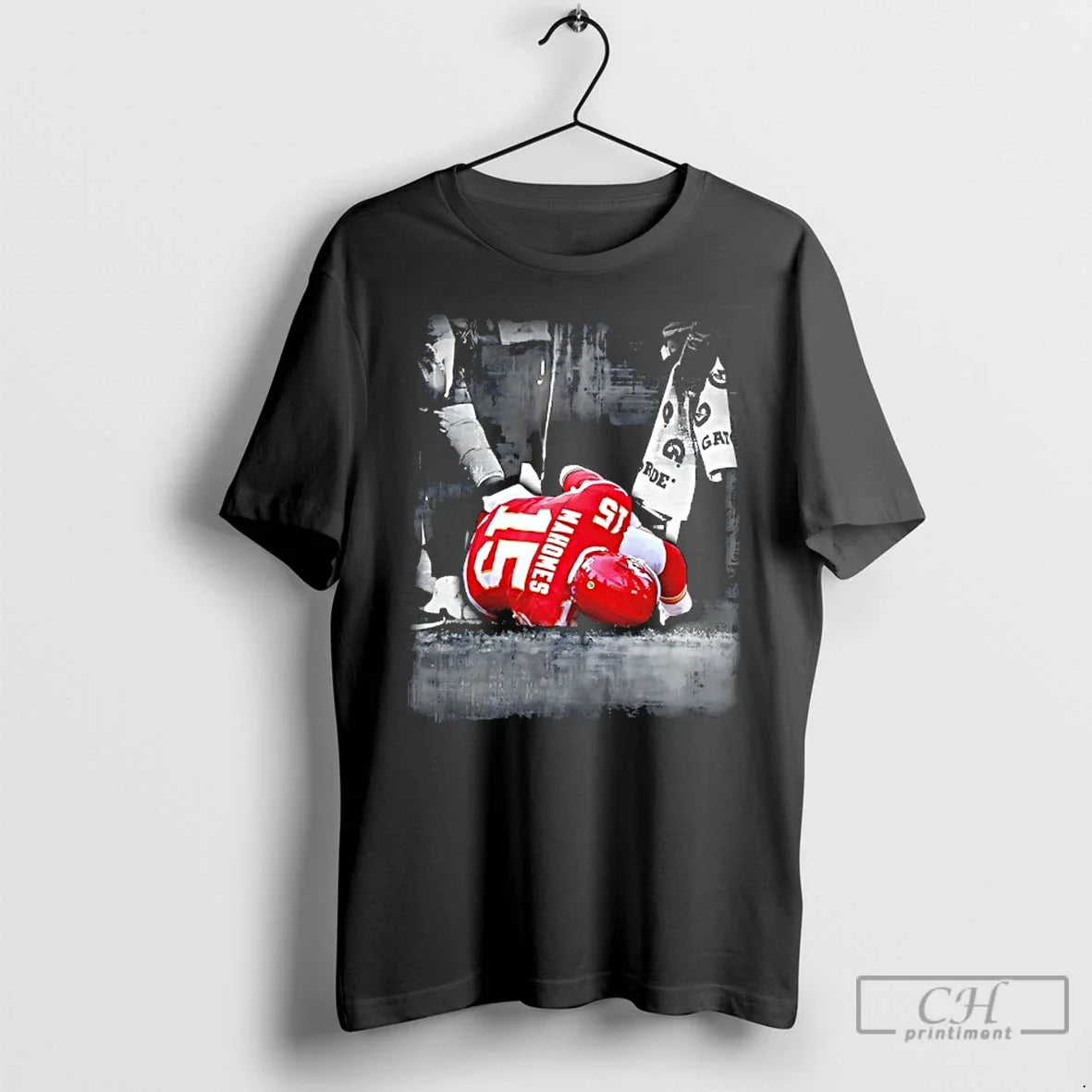 Classic Patrick Mahomes Grabs His Knee After Being Injured During 2025 T-Shirts, Hoodie, Sweatshirt - T-Shirt, Sweatshirt, Hoodie