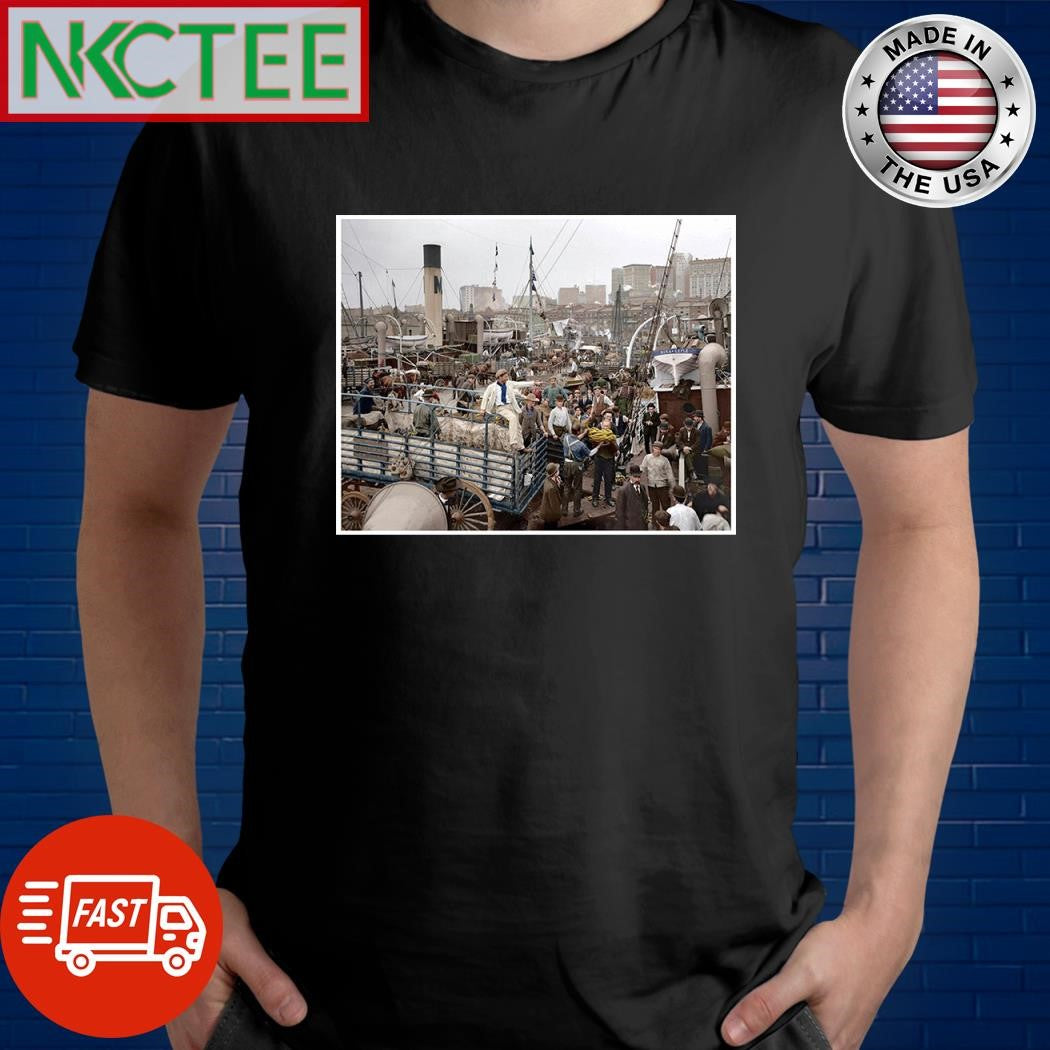Crew of men unloading a banana boat in New York 19s shirt Unisex T-shirt, Sweatshirt, Hoodie, Long Sleeve Tee - T-Shirt, Sweatshirt, Hoodie