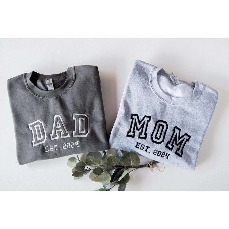 Custom Embroidered Daddy Mommy Pregnancy Announcement Dad Mom Daddy Mommy Be T-Shirts, Hoodie, Sweatshirt - T-Shirt, Sweatshirt, Hoodie