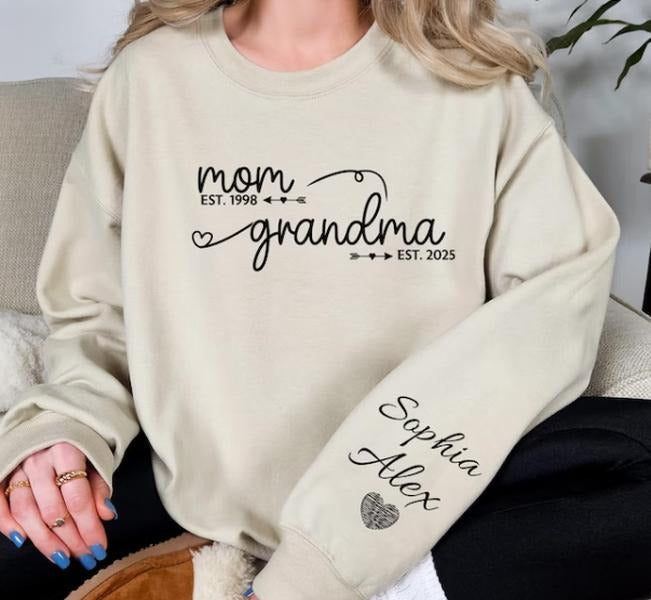 Custom This Mama Wears Her Heart Her Sleeve Personalized Mama Names Mom Mom T-Shirts, Hoodie, Sweatshirt - T-Shirt, Sweatshirt, Hoodie