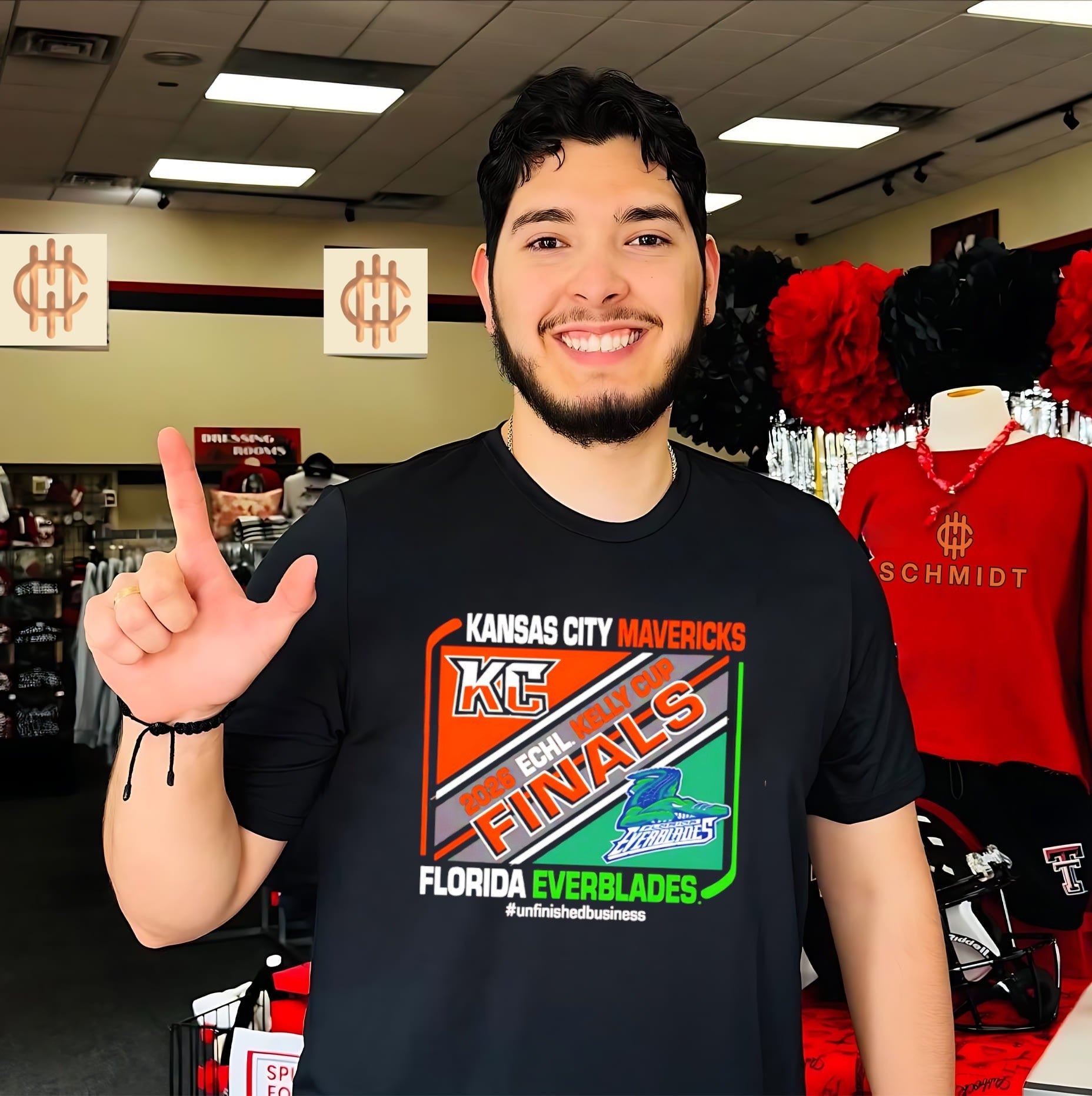 Kansas City Mavericks vs Florida Everblades Kelly Cup 2026 Dueling shirt Unisex T-shirt, Sweatshirt, Hoodie, Long Sleeve Tee - T-Shirt, Sweatshirt, Hoodie