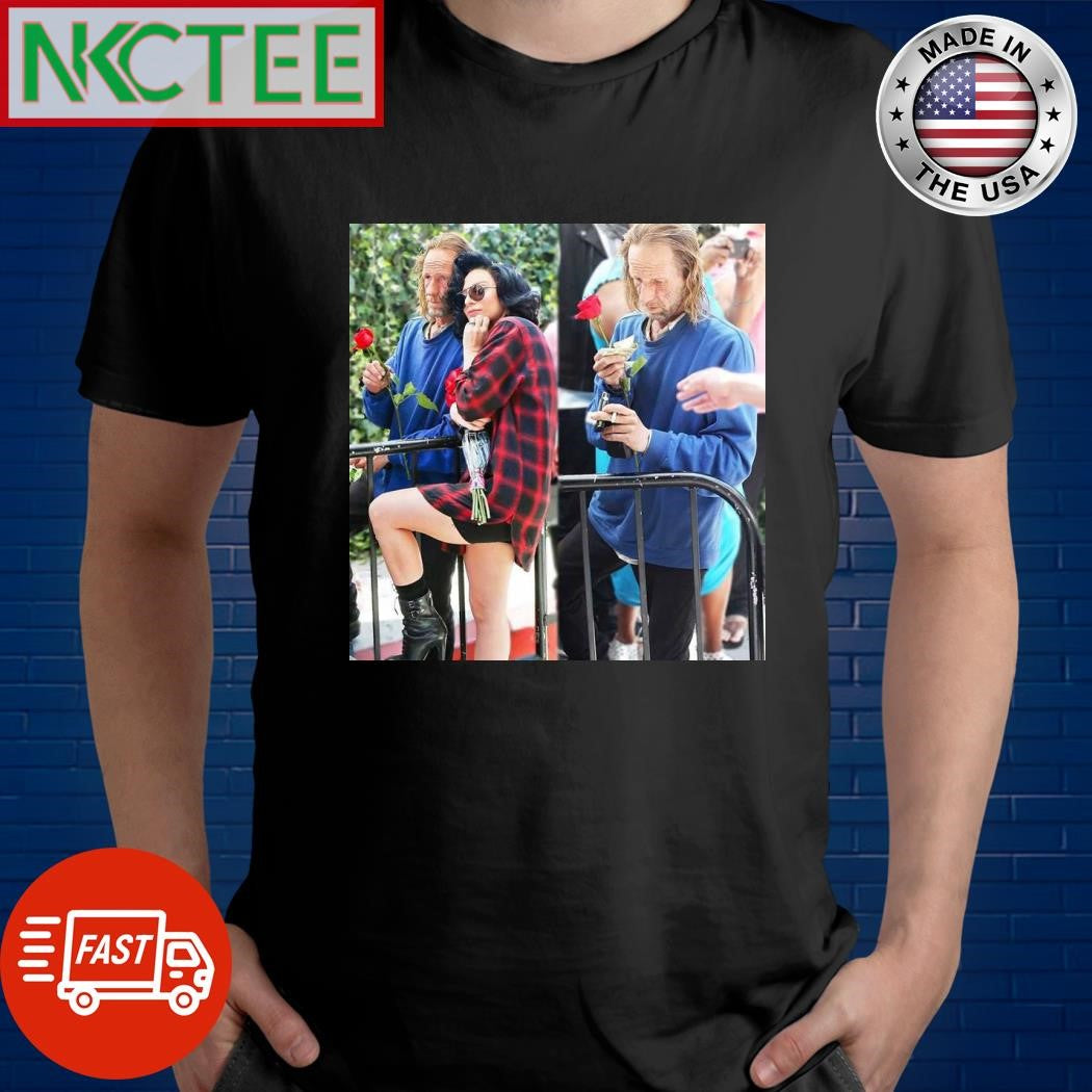 Lady Gaga took a photo with and gave money to a homeless man. He said But I smell and she don’t worry, I smell too shirt - T-Shirt, Sweatshirt, Hoodie