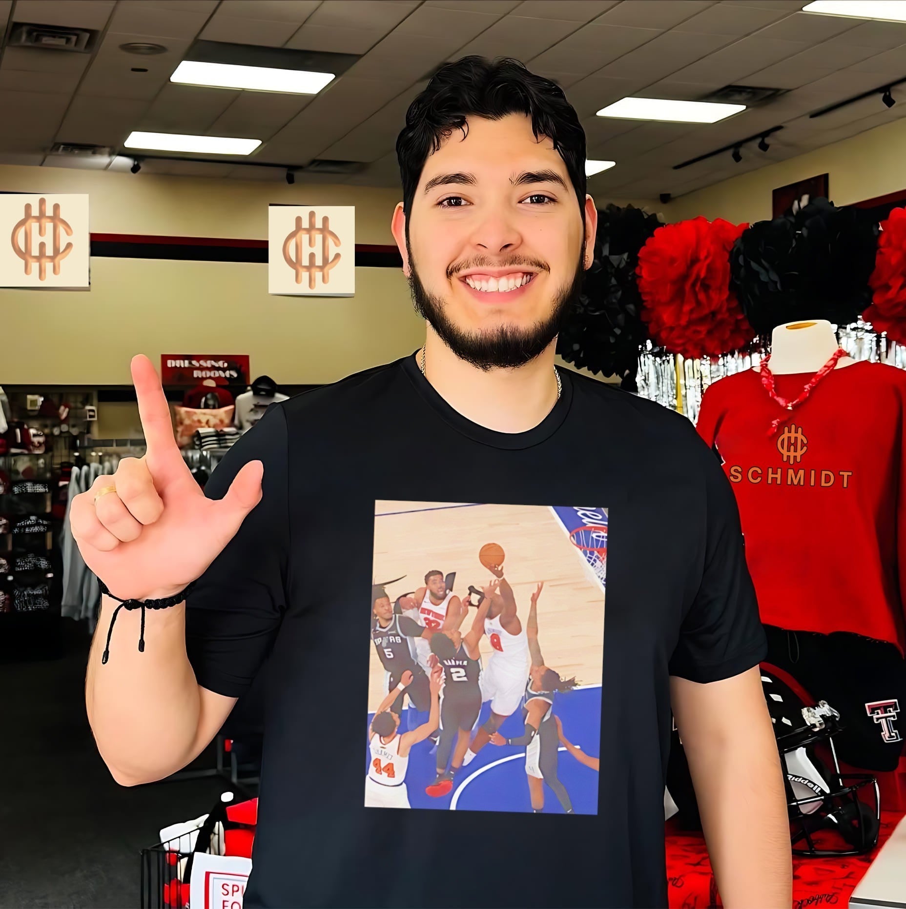 NY Knick vs San Antonio Spurs OG Anunoby the dunk shirt Unisex T-shirt, Sweatshirt, Hoodie, Long Sleeve Tee - T-Shirt, Sweatshirt, Hoodie