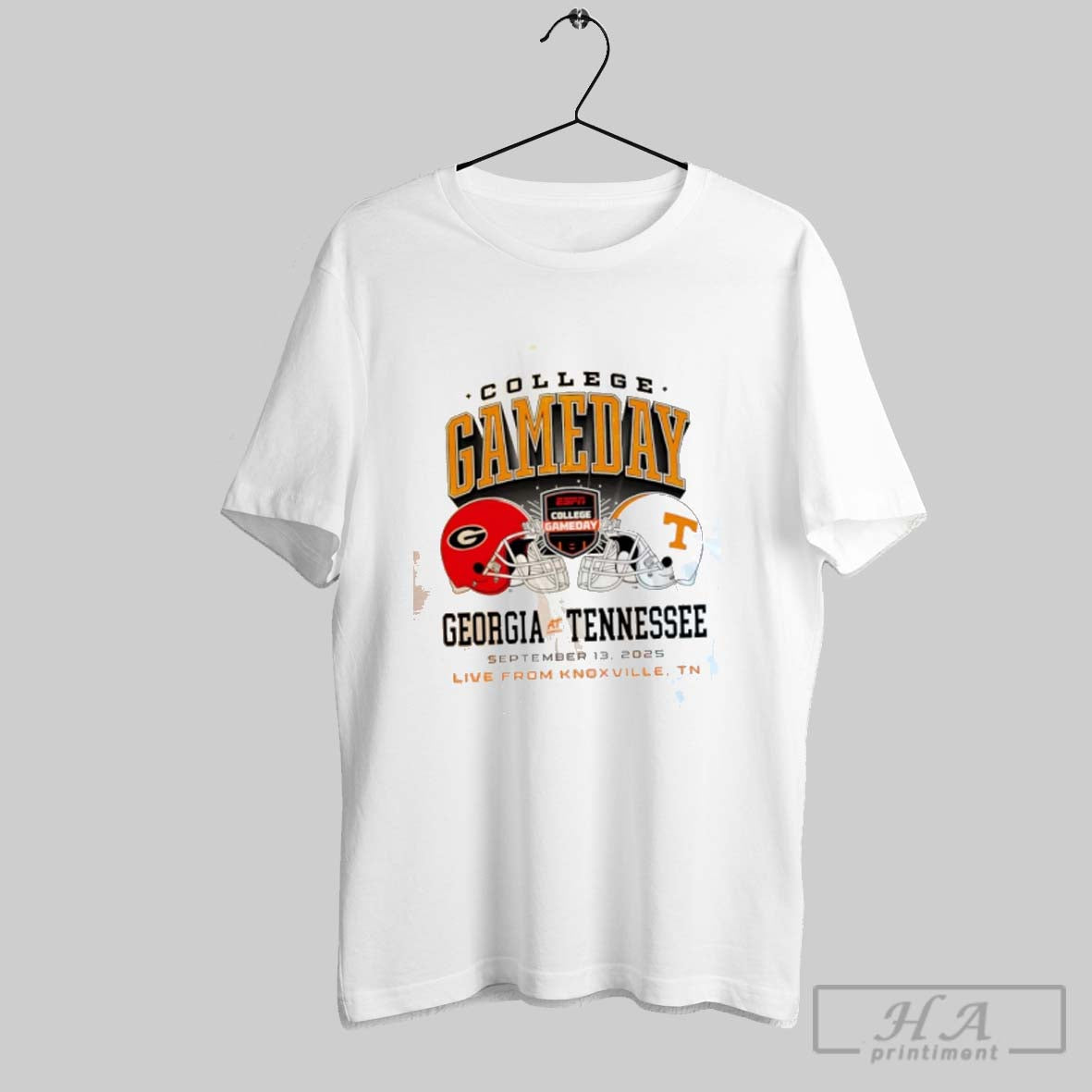 Official Georgia Vs Tennessee College Gameday 2025 Helmets Unisex T-shirt, Sweatshirt, Hoodie, Long Sleeve Tee - T-Shirt, Sweatshirt, Hoodie