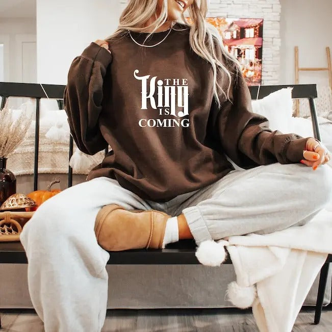 King Is Coming Jesus Is King Christianity Religious Vintage Shirt Baptism Catholic T-Shirts, Hoodie, Sweatshirt - T-Shirt, Sweatshirt, Hoodie
