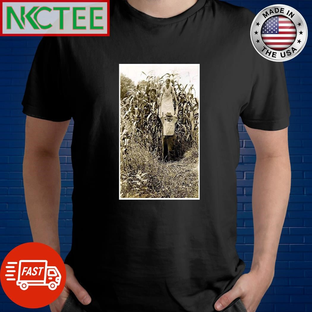 Woman stands on a farmers shoulders to emphasizes the height of their corn crop, Minnesota, 1916 shirt - T-Shirt, Sweatshirt, Hoodie