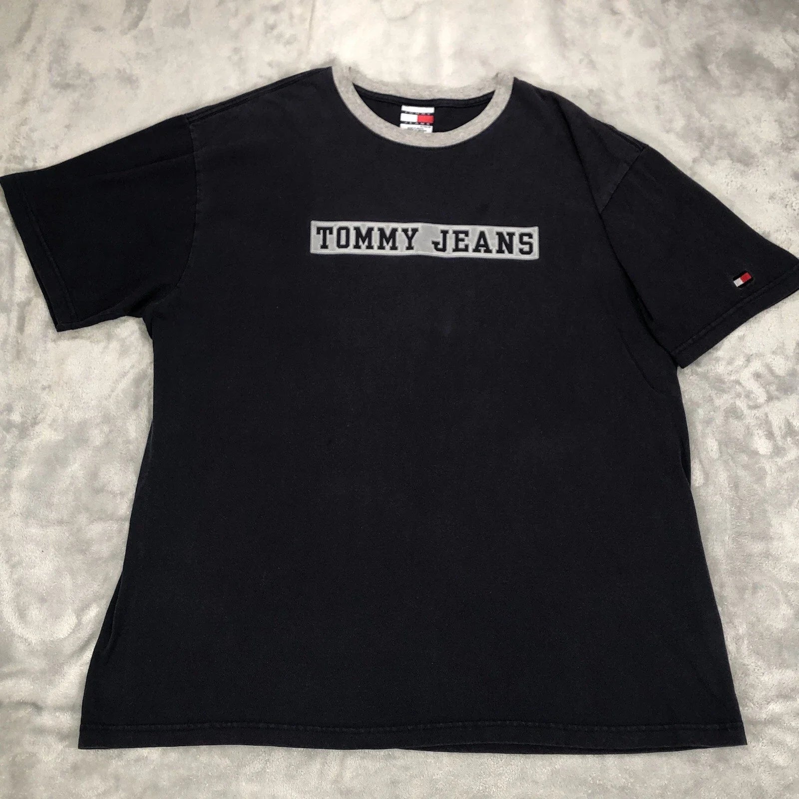 Vintage Y2K 2002 Tommy Hilfiger XL T-Shirt Oversized Boxy Hip Hop Street Style Unisex T-shirt, Sweatshirt, Hoodie, Long Sleeve Tee - T-Shirt, Sweatshirt, Hoodie