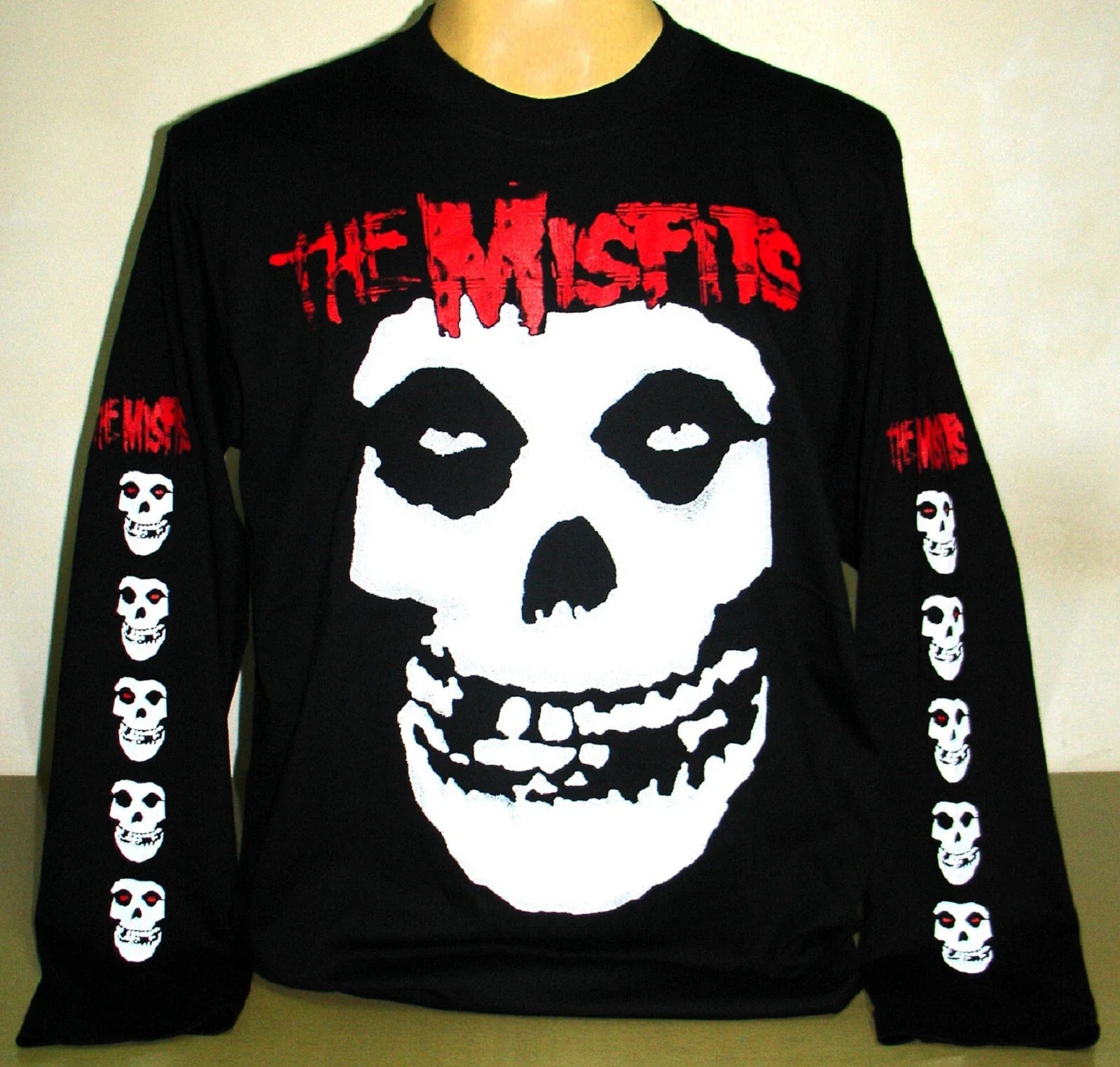 Misfits Skull Logo Punk Rock Band Long Sleeve T-Shirt Size S M L XL 2XL 3XL Red Unisex T-shirt, Sweatshirt, Hoodie, Long Sleeve Tee - T-Shirt, Sweatshirt, Hoodie