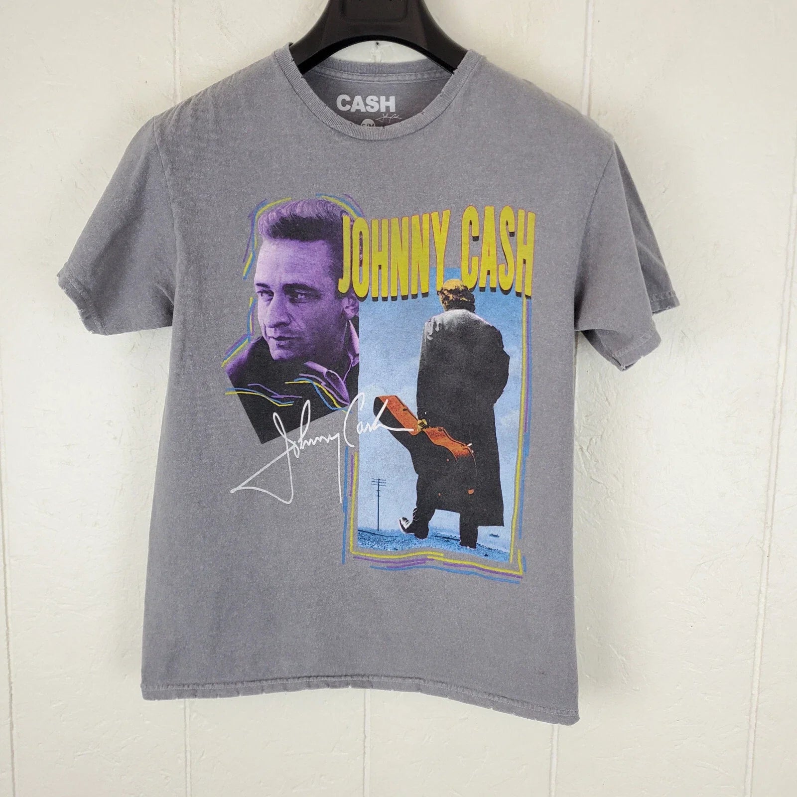 Johnny Cash Shirt Mens Small Gray Graphic Crew Neck Short Sleeve Distressed Unisex T-shirt, Sweatshirt, Hoodie, Long Sleeve Tee - T-Shirt, Sweatshirt, Hoodie