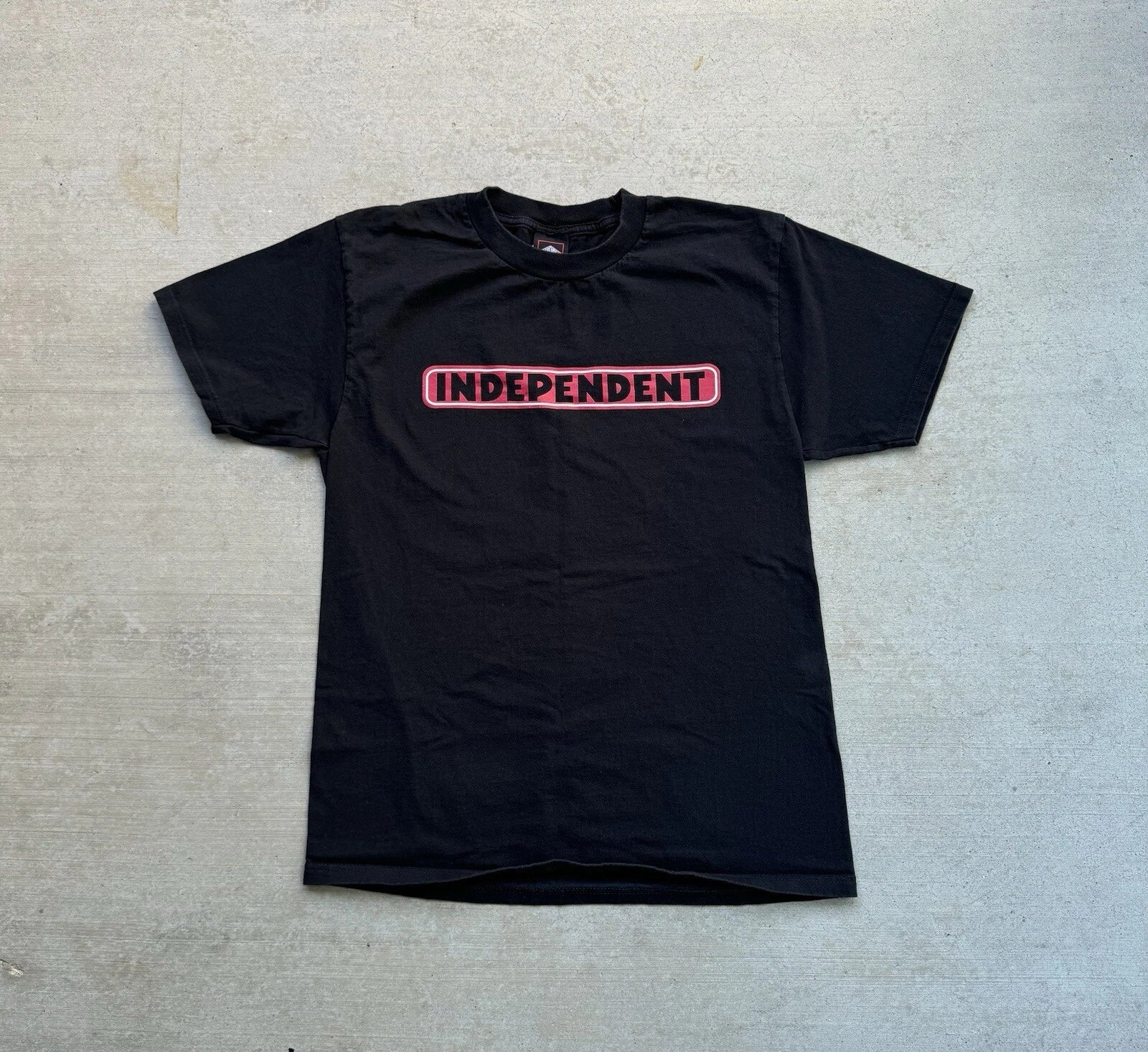 Vintage Independent Trucks T-Shirt Mens Small Black Skateboarding Grunge Y2K Unisex T-shirt, Sweatshirt, Hoodie, Long Sleeve Tee - T-Shirt, Sweatshirt, Hoodie