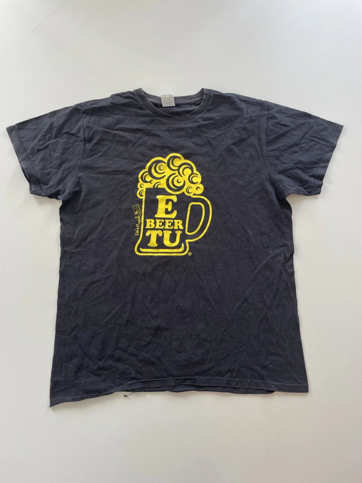 Russell Athletic Beer TU Graphic T-Shirt XL Black Short Sleeve Cotton Unisex T-shirt, Sweatshirt, Hoodie, Long Sleeve Tee - T-Shirt, Sweatshirt, Hoodie