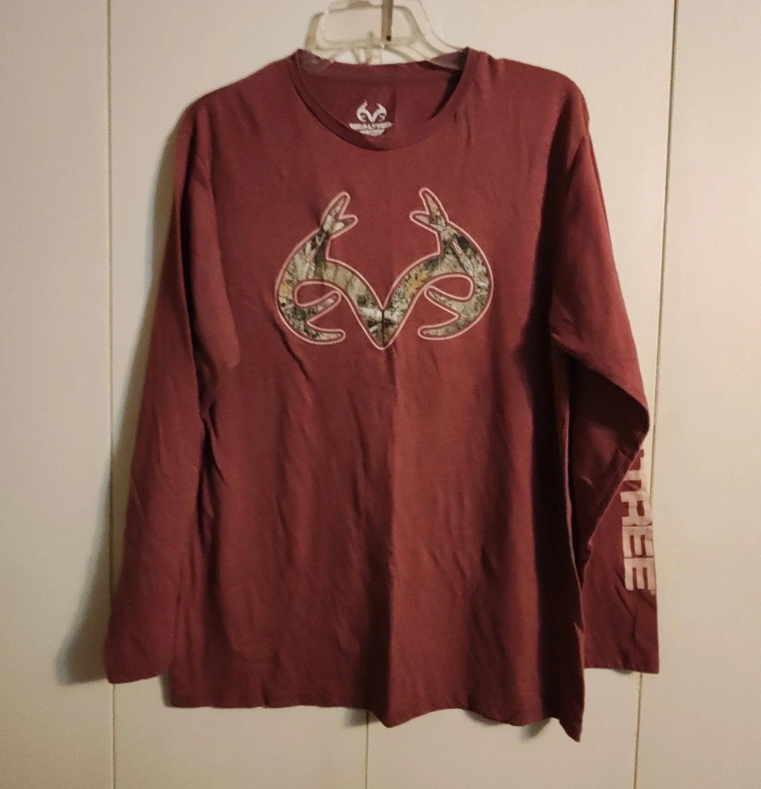 Realtree Mens Sz L Wine Crew Neck Graphic Long Sleeve Tee Hunting Unisex T-shirt, Sweatshirt, Hoodie, Long Sleeve Tee - T-Shirt, Sweatshirt, Hoodie