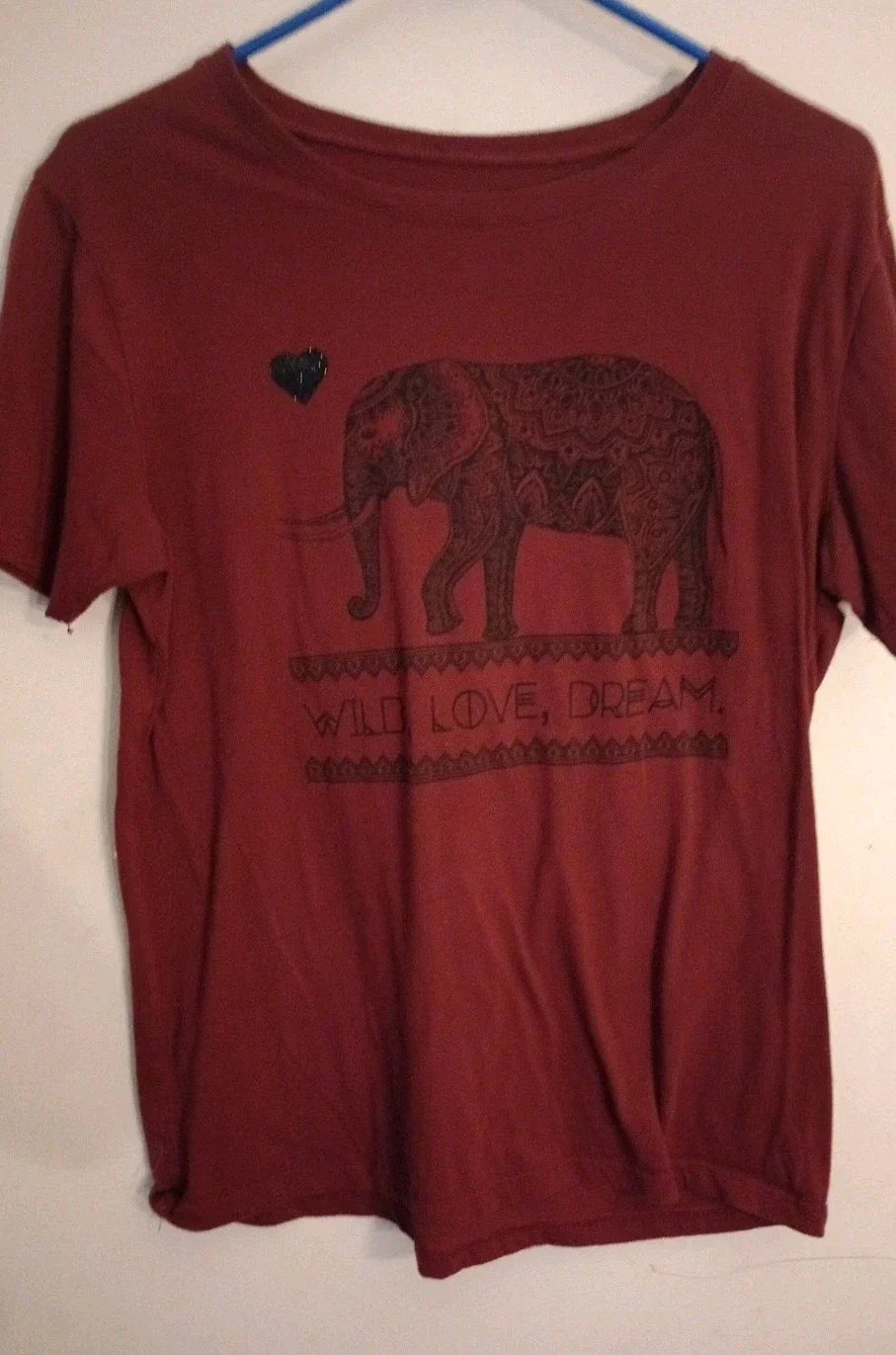 Red (maroon) Elephant Graphic T-Shirt  XL (15-17) Juniors Unisex T-shirt, Sweatshirt, Hoodie, Long Sleeve Tee - T-Shirt, Sweatshirt, Hoodie