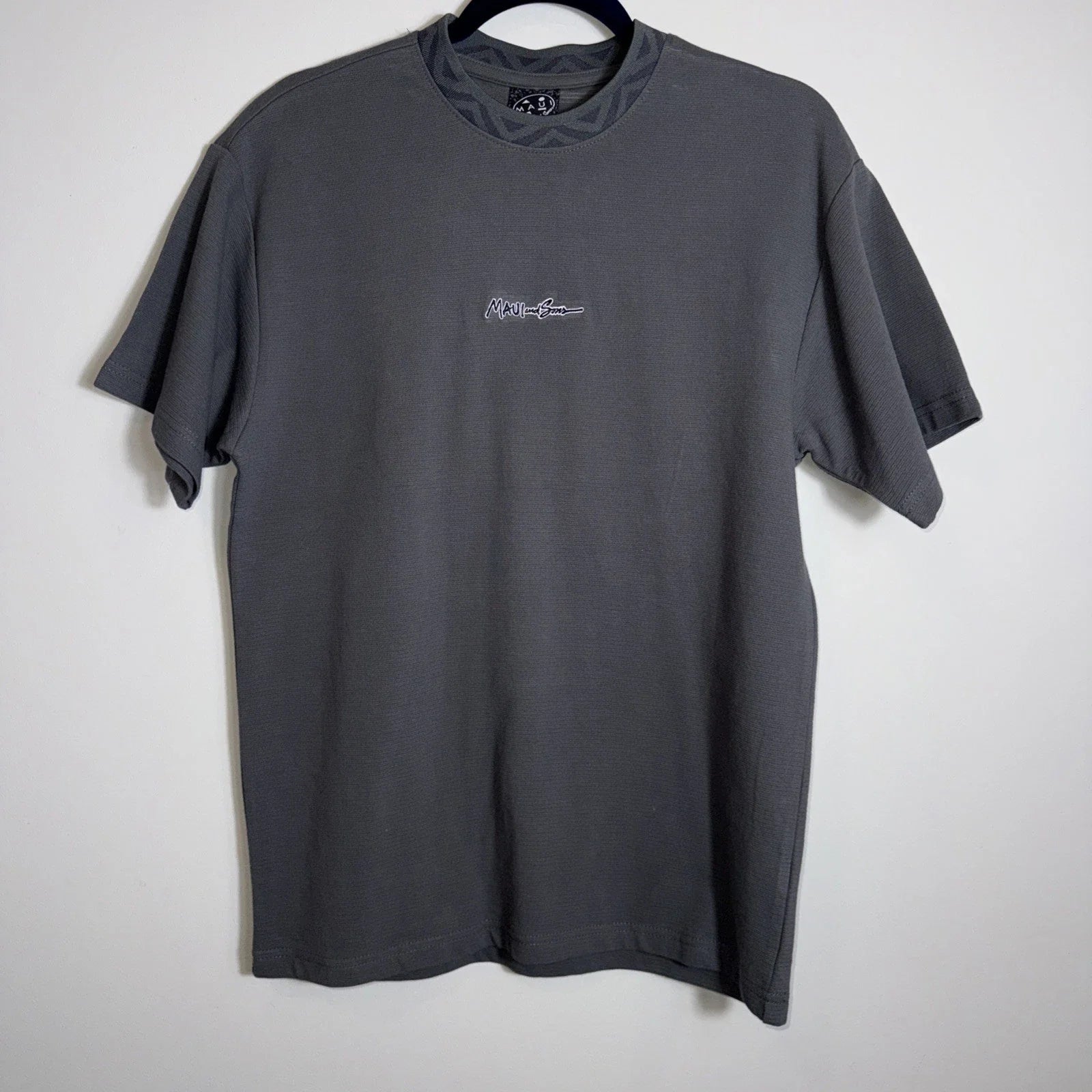 Maui and Sons T Shirt Mens Size M Grey Tribal Collar Surf Beach Vacation Unisex T-shirt, Sweatshirt, Hoodie, Long Sleeve Tee - T-Shirt, Sweatshirt, Hoodie