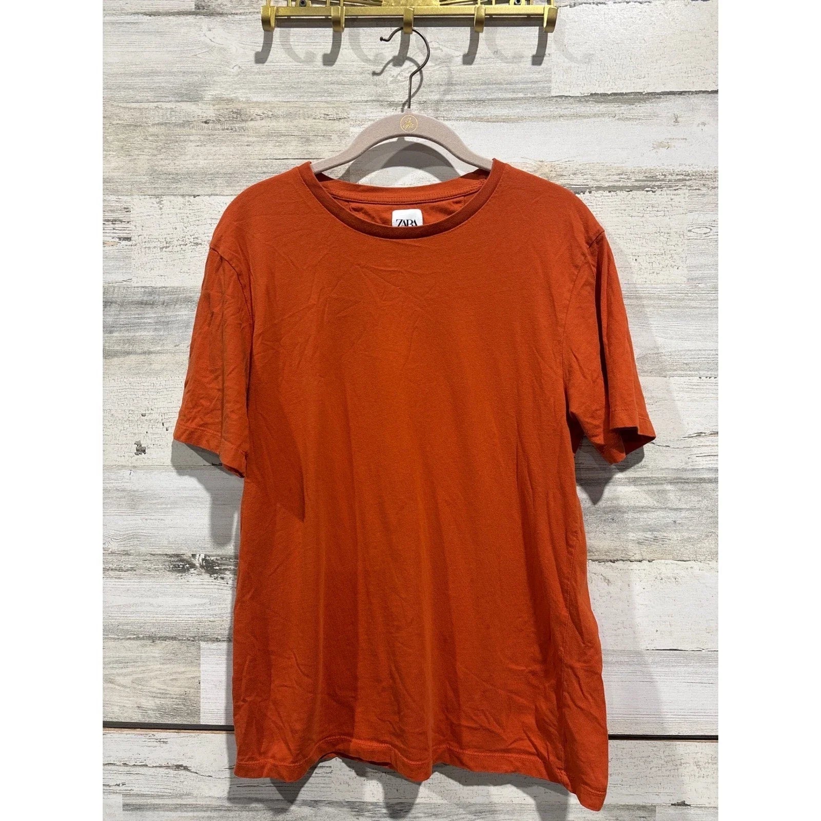 Zara T-Shirt Men Medium Orange Short Sleeve Cotton Basic Minimalist EUC Unisex T-shirt, Sweatshirt, Hoodie, Long Sleeve Tee - T-Shirt, Sweatshirt, Hoodie