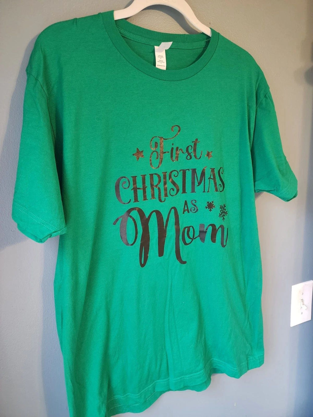 Tultex 202 Graphic T-Shirt Large Green Red Christmas Mom Dad 100% Cotton Unisex T-shirt, Sweatshirt, Hoodie, Long Sleeve Tee - T-Shirt, Sweatshirt, Hoodie