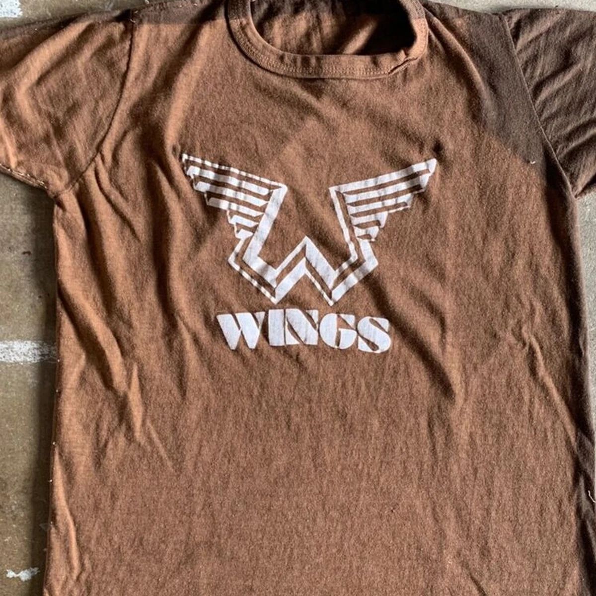 VTG Paul McCartney with WINGS band brown T-shirt Unisex All sizes 2F426 Unisex T-shirt, Sweatshirt, Hoodie, Long Sleeve Tee - T-Shirt, Sweatshirt, Hoodie