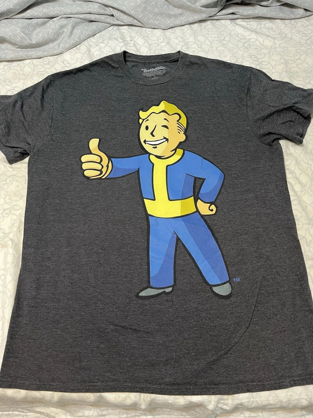 Bethesda 2016 Fallout 4 Vault Boy Thumbs Up T-Shirt Men's Size XL Full Body Unisex T-shirt, Sweatshirt, Hoodie, Long Sleeve Tee - T-Shirt, Sweatshirt, Hoodie