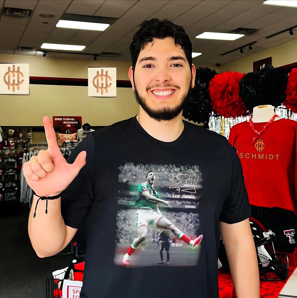 Mexico soccer player Raul Jimenez portrait signature shirt Unisex T-shirt, Sweatshirt, Hoodie, Long Sleeve Tee - T-Shirt, Sweatshirt, Hoodie