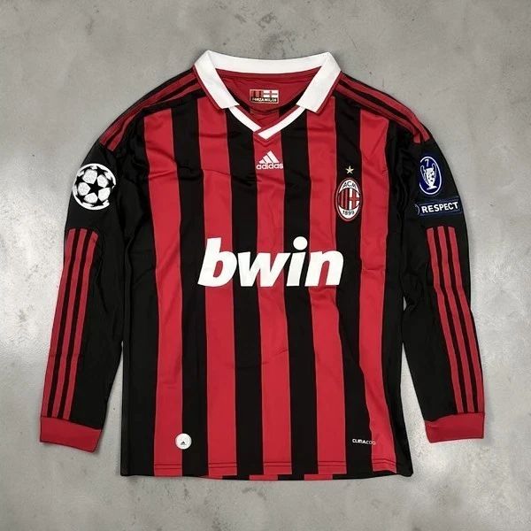 AC Milan Retro Jersey Ronaldinho Unisex T-shirt, Sweatshirt, Hoodie, Long Sleeve Tee - T-Shirt, Sweatshirt, Hoodie