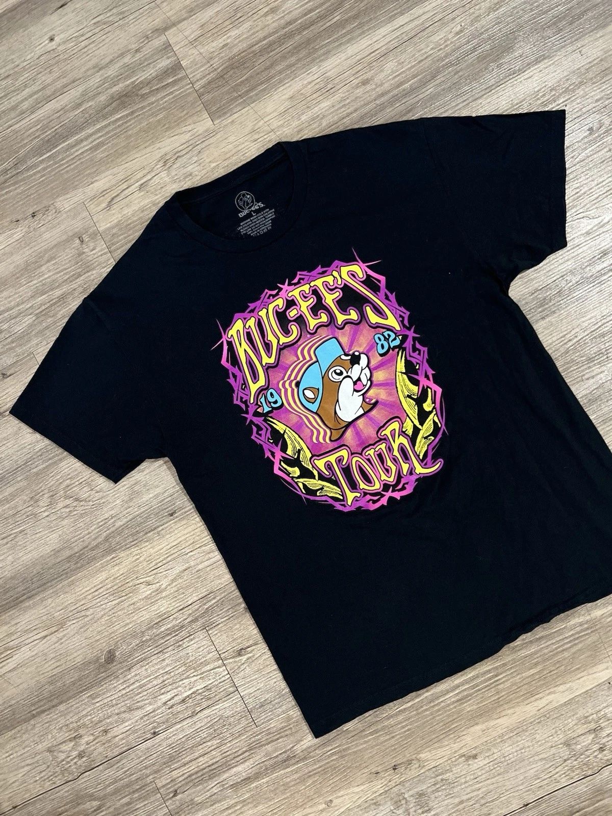 Shirt Graphic Tee Buc-ee's Parody Trendy Hipster Fashion Collection Unisex T-shirt, Sweatshirt, Hoodie, Long Sleeve Tee - T-Shirt, Sweatshirt, Hoodie