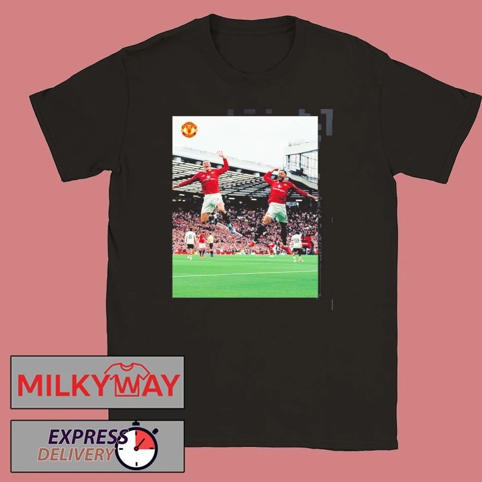 Manchester United Air Sesko Feat Cunha Celebration Vs Liverpool Match T-Shirt Unisex T-shirt, Sweatshirt, Hoodie, Long Sleeve Tee - T-Shirt, Sweatshirt, Hoodie