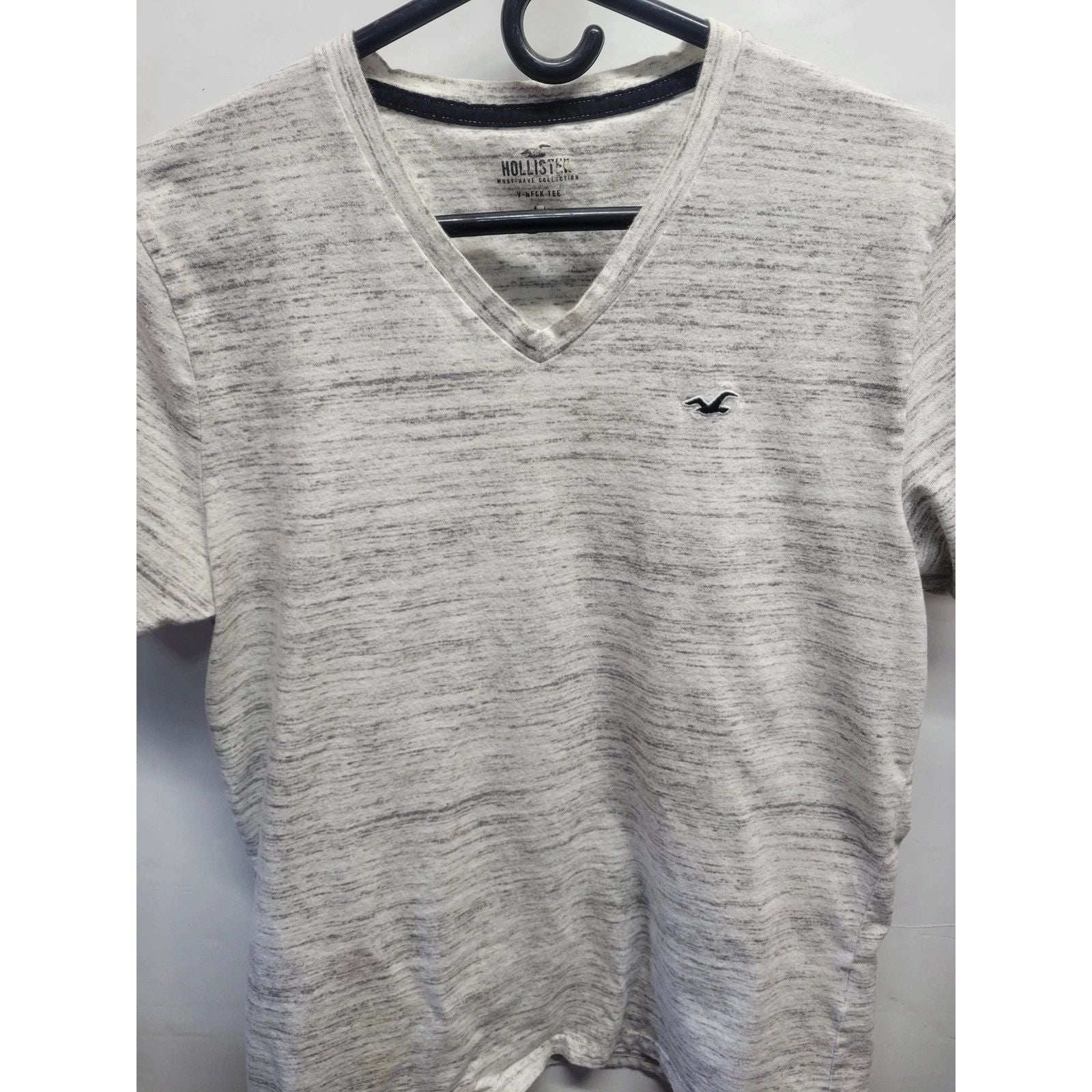 Hollister Must-Have Collection Mens Large Gray V-Neck Tee Space Dye Logo Shirt Unisex T-shirt, Sweatshirt, Hoodie, Long Sleeve Tee - T-Shirt, Sweatshirt, Hoodie
