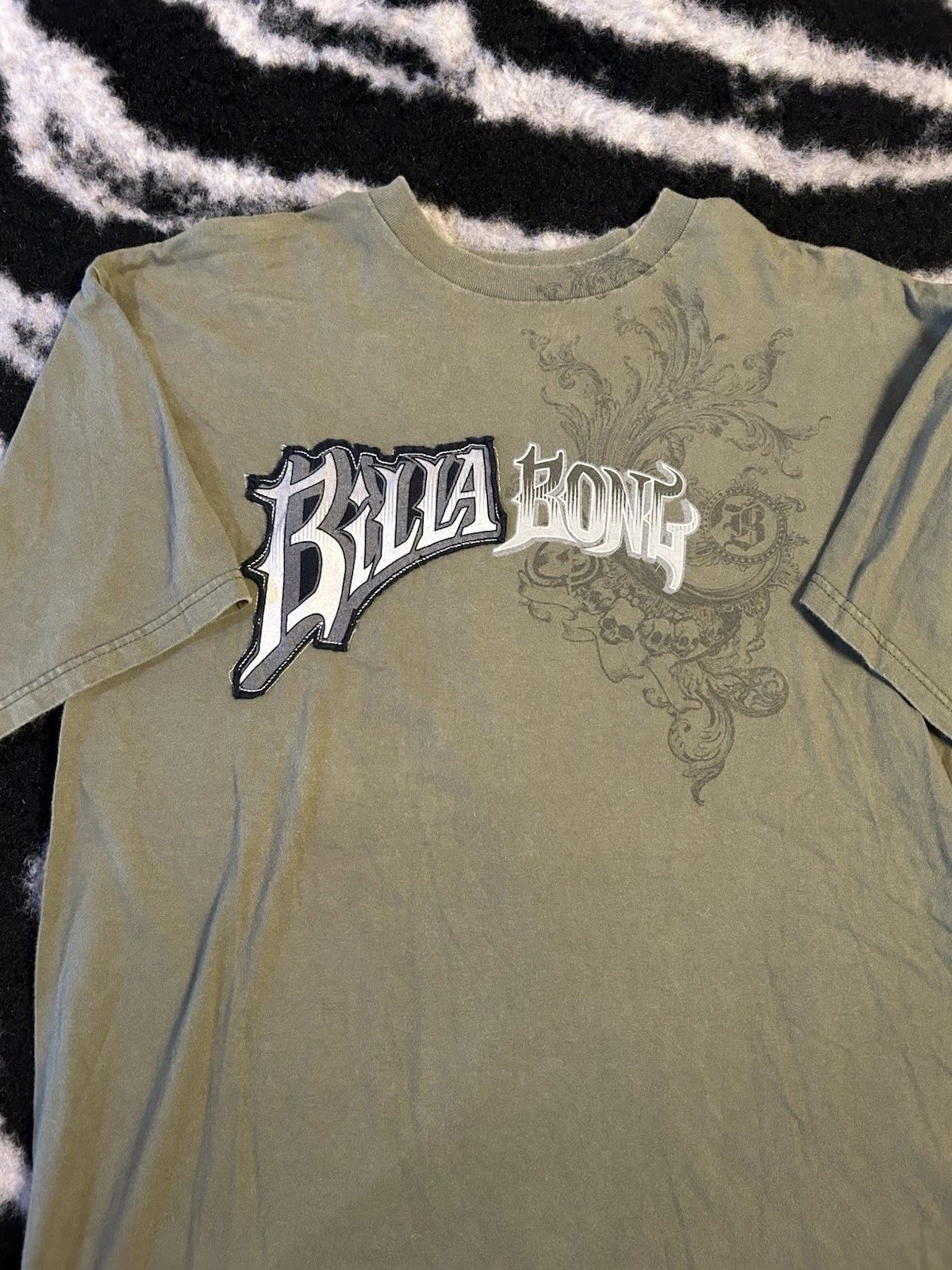 Billabong Y2K Green T Shirt Surf Skate Logo Print Fast Ship B17 Unisex T-shirt, Sweatshirt, Hoodie, Long Sleeve Tee - T-Shirt, Sweatshirt, Hoodie