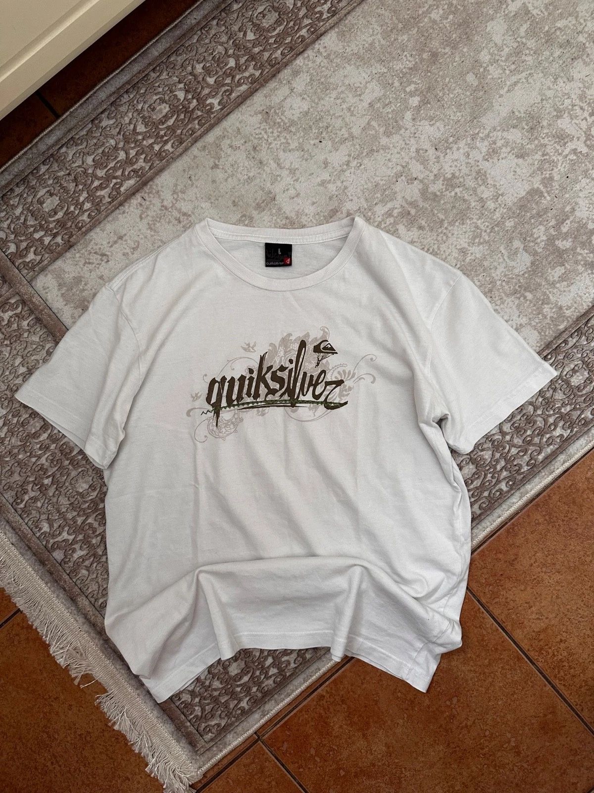 Quiksilver T-Shirt Size L White Logo Vintage Distressed Surf Tee Unisex T-shirt, Sweatshirt, Hoodie, Long Sleeve Tee - T-Shirt, Sweatshirt, Hoodie