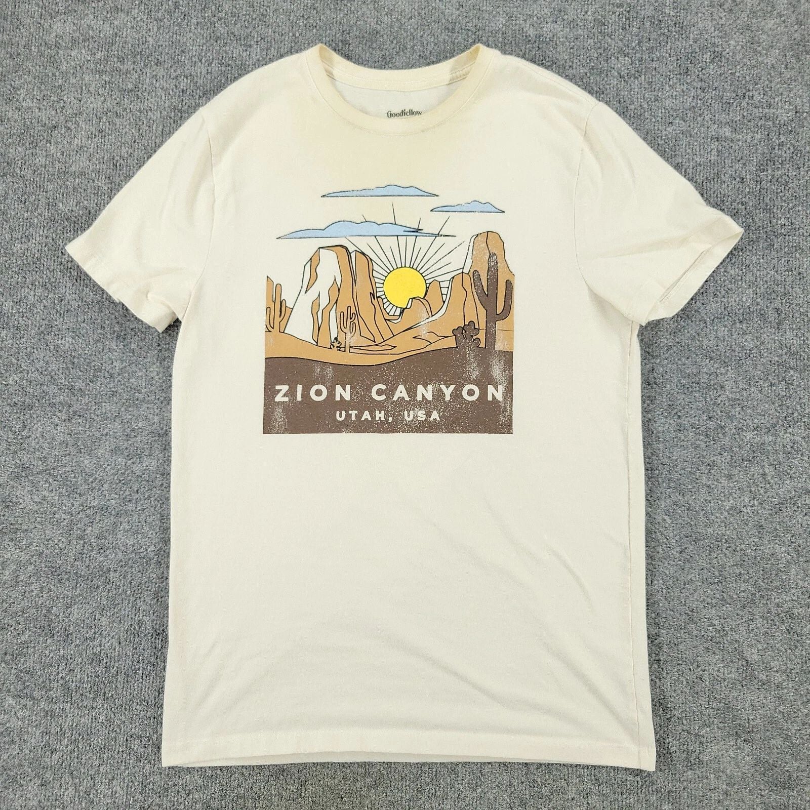 Zion Canyon Shirt Men's Small Beige Utah USA Outdoor Graphic Tee Short Sleeve Unisex T-shirt, Sweatshirt, Hoodie, Long Sleeve Tee - T-Shirt, Sweatshirt, Hoodie