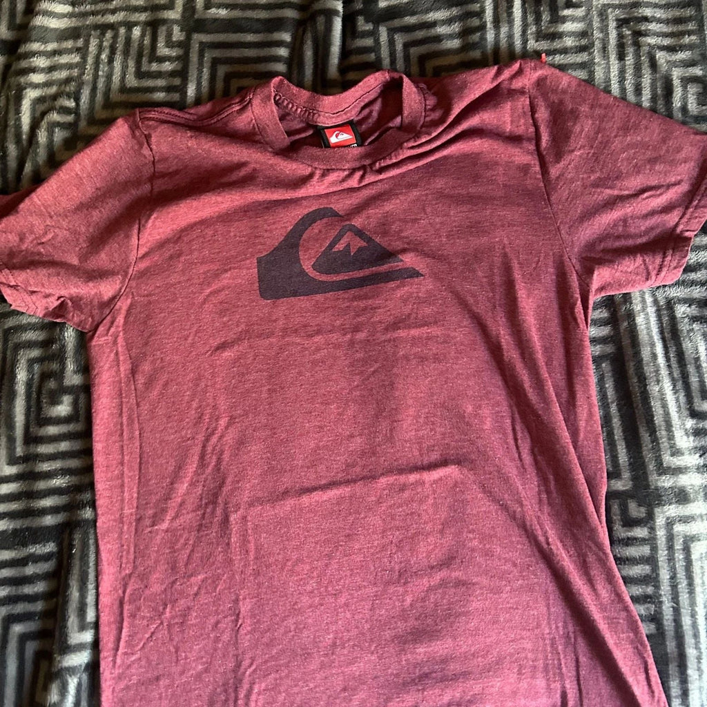90s Quiksilver Adult S Maroon T Shirt Unisex T-shirt, Sweatshirt, Hoodie, Long Sleeve Tee - T-Shirt, Sweatshirt, Hoodie
