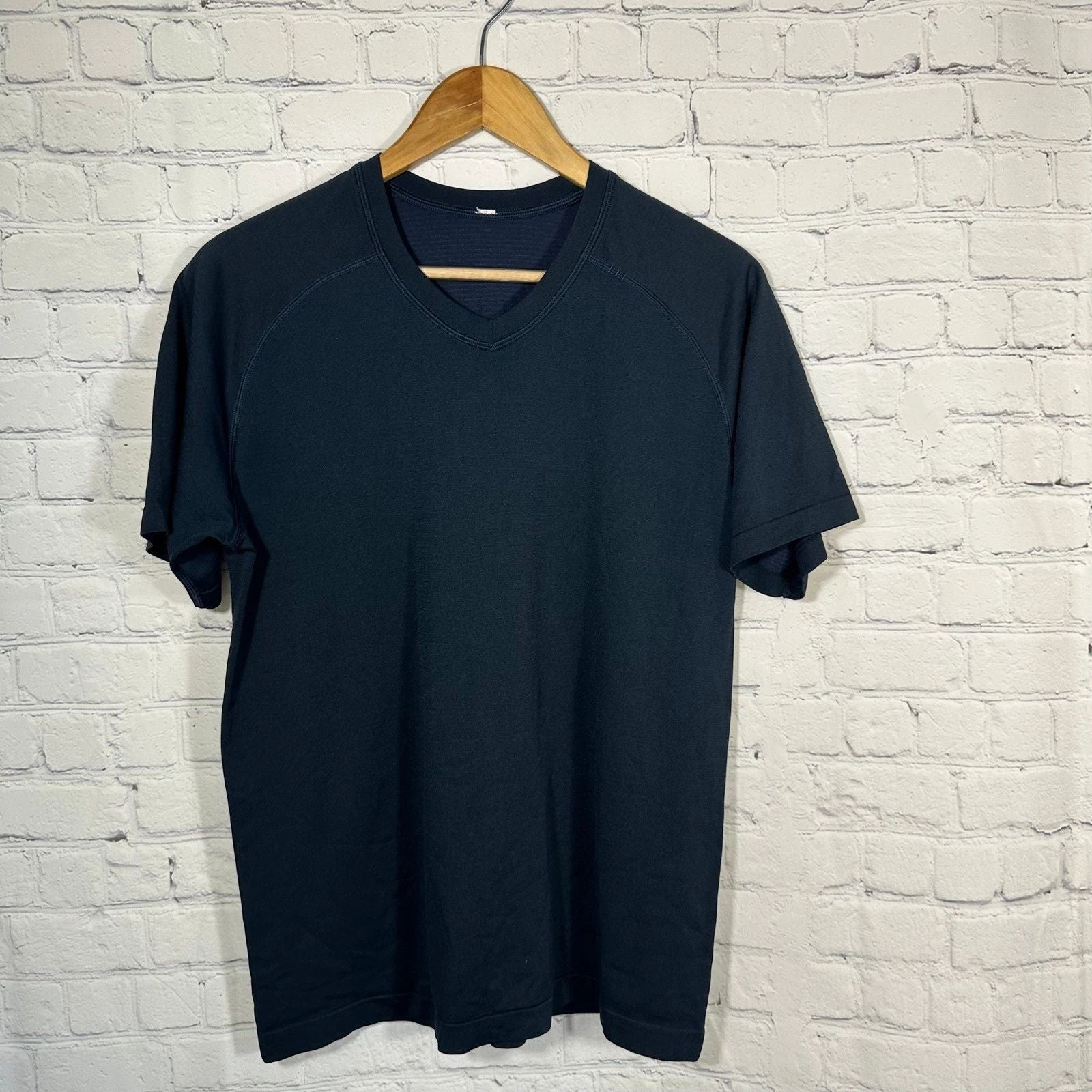 Lululemon Metal Vent Tech V-Neck Short Sleeve Shirt Navy Blue Mens Size M Unisex T-shirt, Sweatshirt, Hoodie, Long Sleeve Tee - T-Shirt, Sweatshirt, Hoodie
